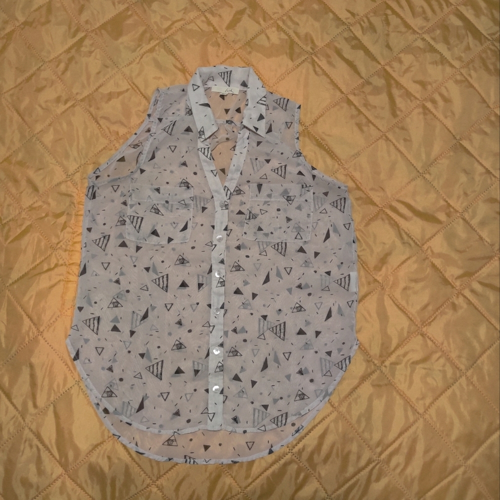 Small Lush High-low Sheer top with Geometric pattern